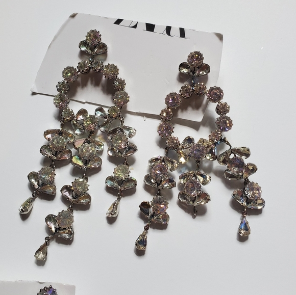 Bundle of costume diamond earings - Picture 11 of 11